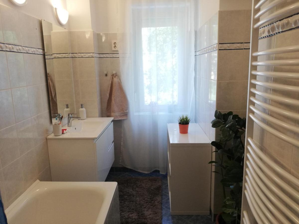 Lili Apartman Apartment Balatonfured Exterior photo